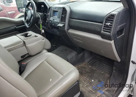 2021 Ford F550 Super Duty z USA, uszkodzony, nr VIN 1FDUF5HN1MDA05408